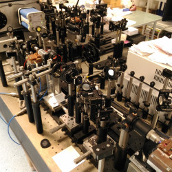 Master oscillator power amplifier optical coupling system
