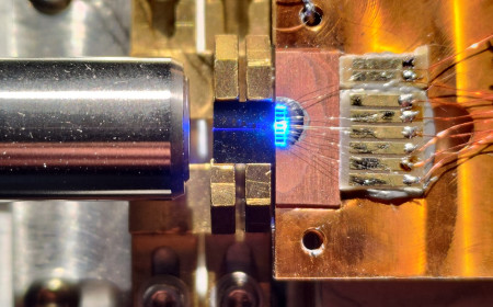 Nanometer-precise direct optical butt-coupling system for PICs investigation