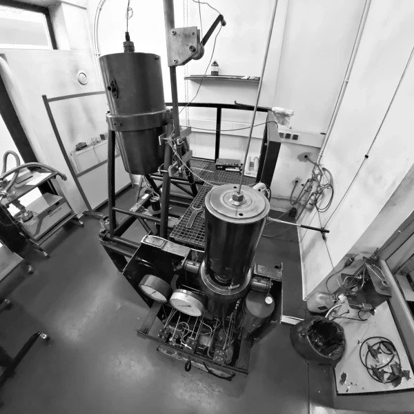 Komora wysokociśnieniowa do wygrzewania metodą ultra high-pressure annealing (UHPA) w Instytucie Wysokich Ciśnień PAN fot. Tomasz Sochacki