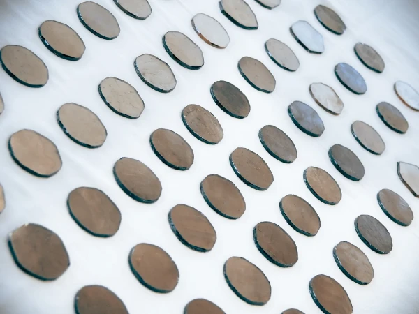 Kryształy GaN wytworzone metodą ammonotermalną w Instytucie Wysockich Ciśnień PAN fot. Tomasz Sochacki