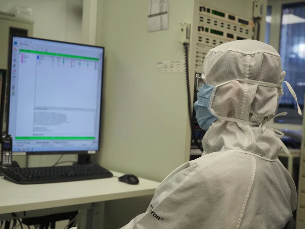 Proces epitaksji GaN w Laboratorium MBE w Instytucie Wysokich Ciśnień PAN, fot Mikołaj Żak