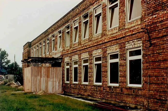 Wejście do siedziby instytutu przy ul. Sokołowskiej 29/37 w Warszawie w latach 70tych [fot. Materiały archiwalne IWCPAN]